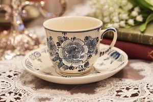 B【Royal Goedewaagen】ロイヤル フーデワーヘン デルフト焼 手描き 大輪バラ文 ティーカップ＆ソーサー ヴィンテージ