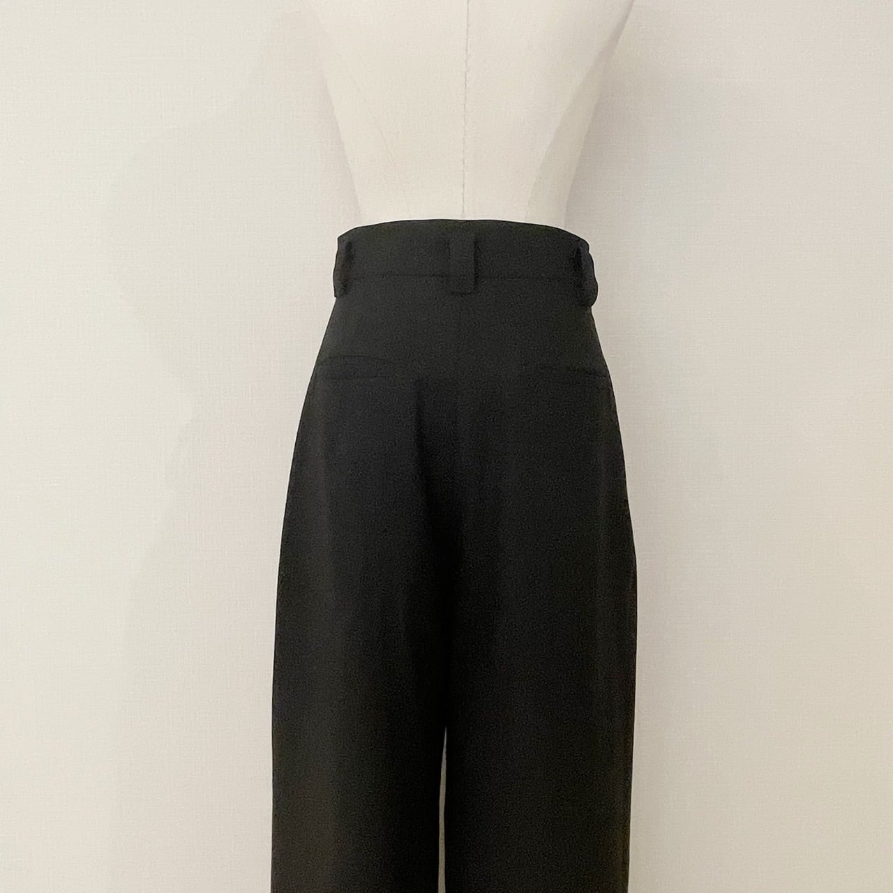 cygne ハイウエストタックワイドパンツ Laraブラック - ワイドパンツ  