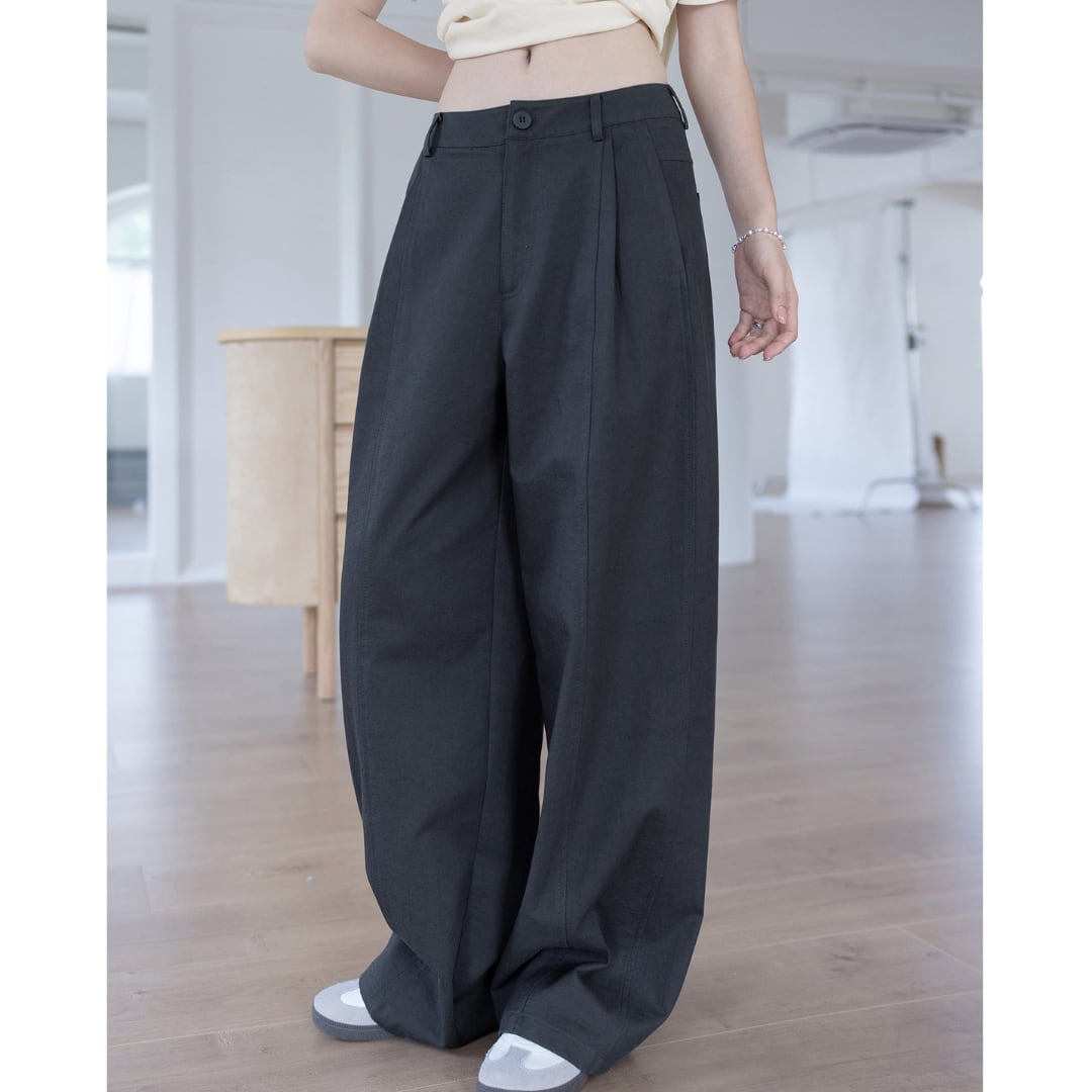 tucked wide pants