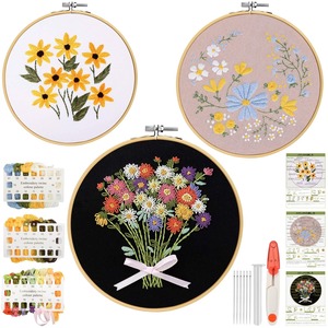 【新着特価】mefeny 刺繍キット 刺しゅう 初心者 刺繍初心者キット 花 英語と日本語説明書付き 竹製刺繍枠3本15CM/18CM/20CM 刺繍糸3パック 刺繍針6本 針ケース1本 刺繍布3枚 ハサミ1本 手芸 練習