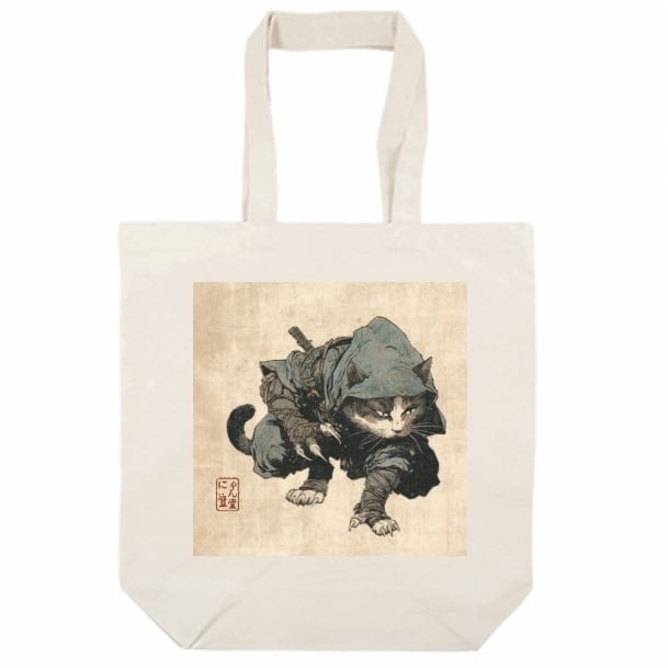 アートを持ち歩こう。「忍び猫 ― 路地裏に舞う静けさ」の布トート A4