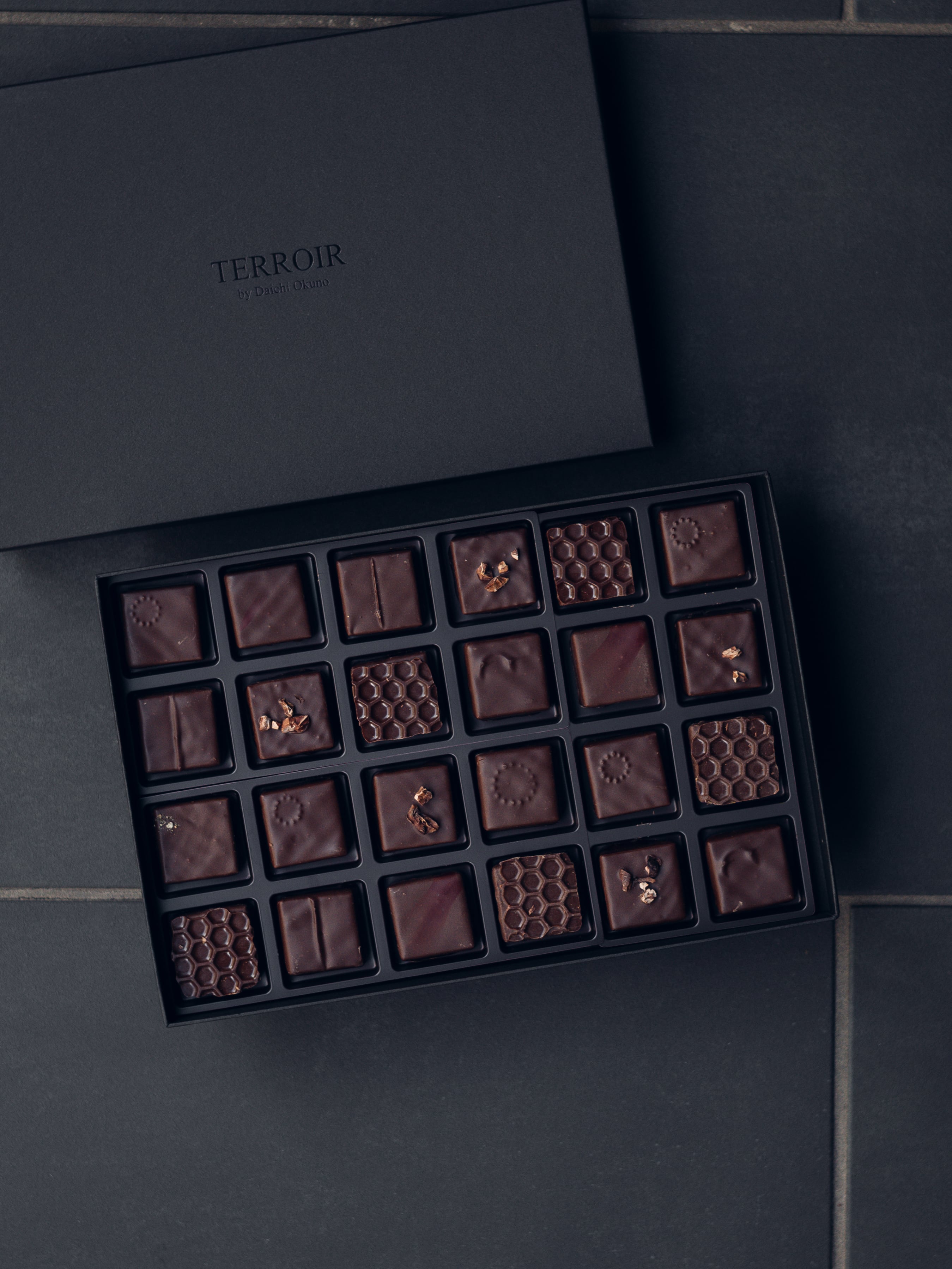 ボンボンショコラ24個入り | TERROIR by Daichi Okuno