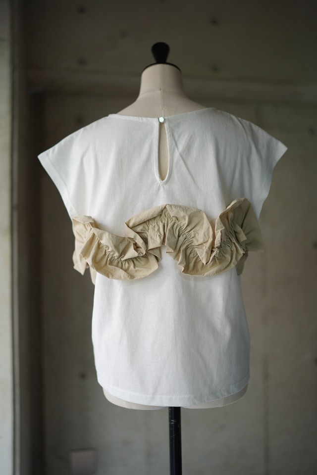UNEUNE FRIL TOPS