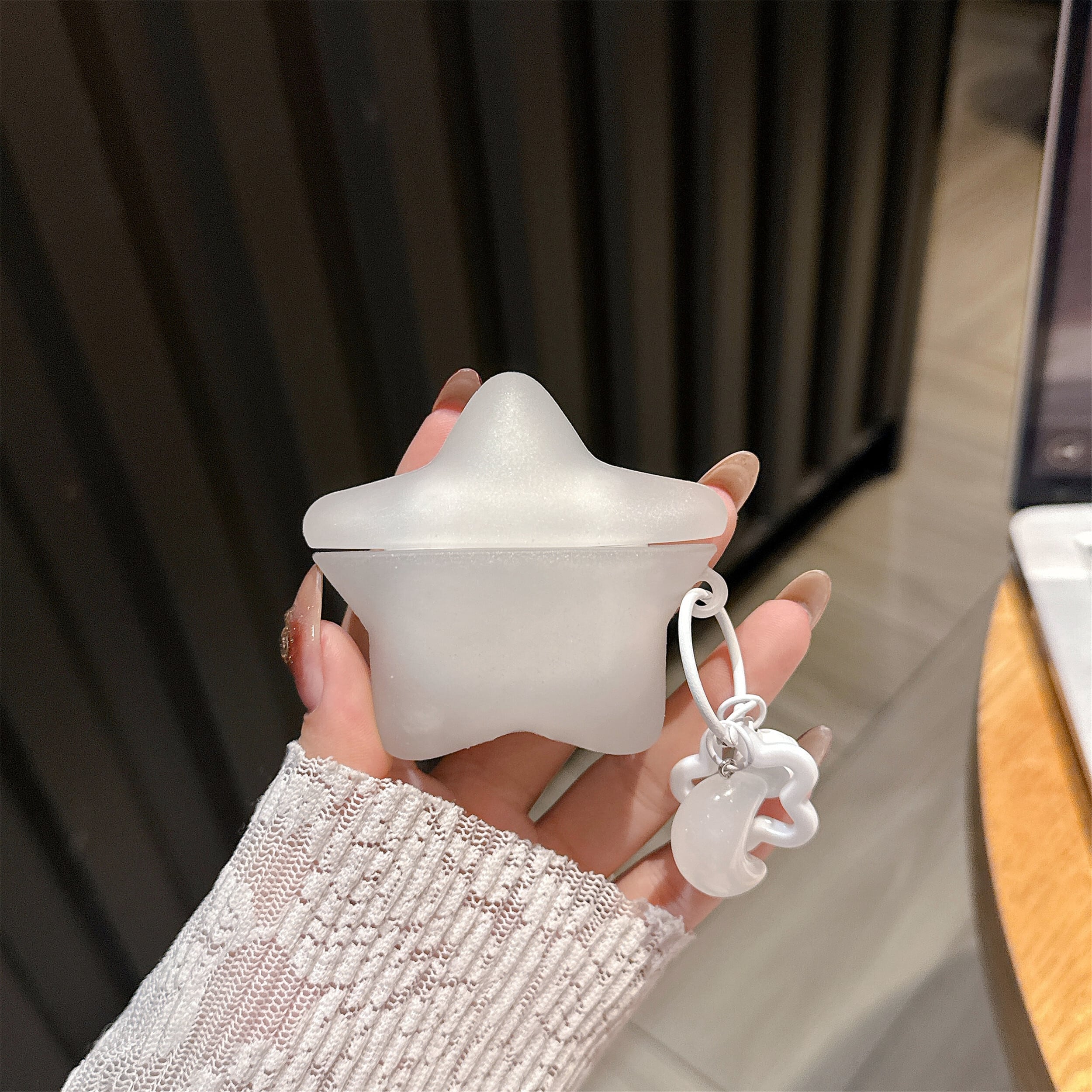 最新 AirPods Pro3 / AirPods4対応 夜光 星型 AirPodsケース カラビナ