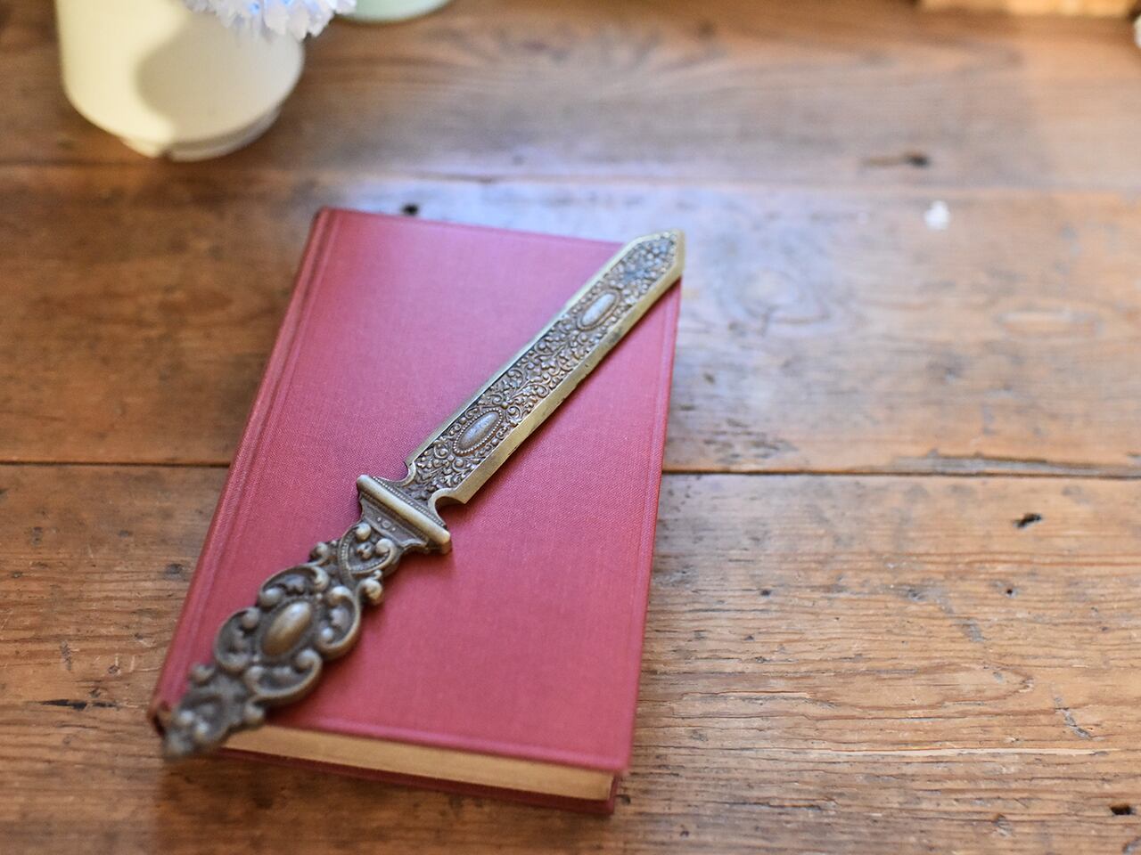 古い色合いが素敵な赤表紙の本 *イギリスアンティーク