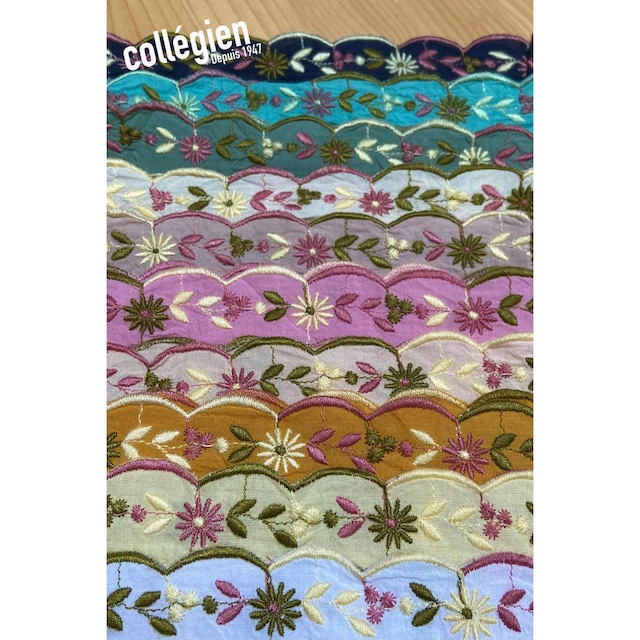 Collegien - Anémone Embroidered Ruffle Ribbed Ankle Sock / Vanille