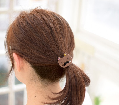 再入荷　ウッドモチーフヘアゴム・ヒゲネコ