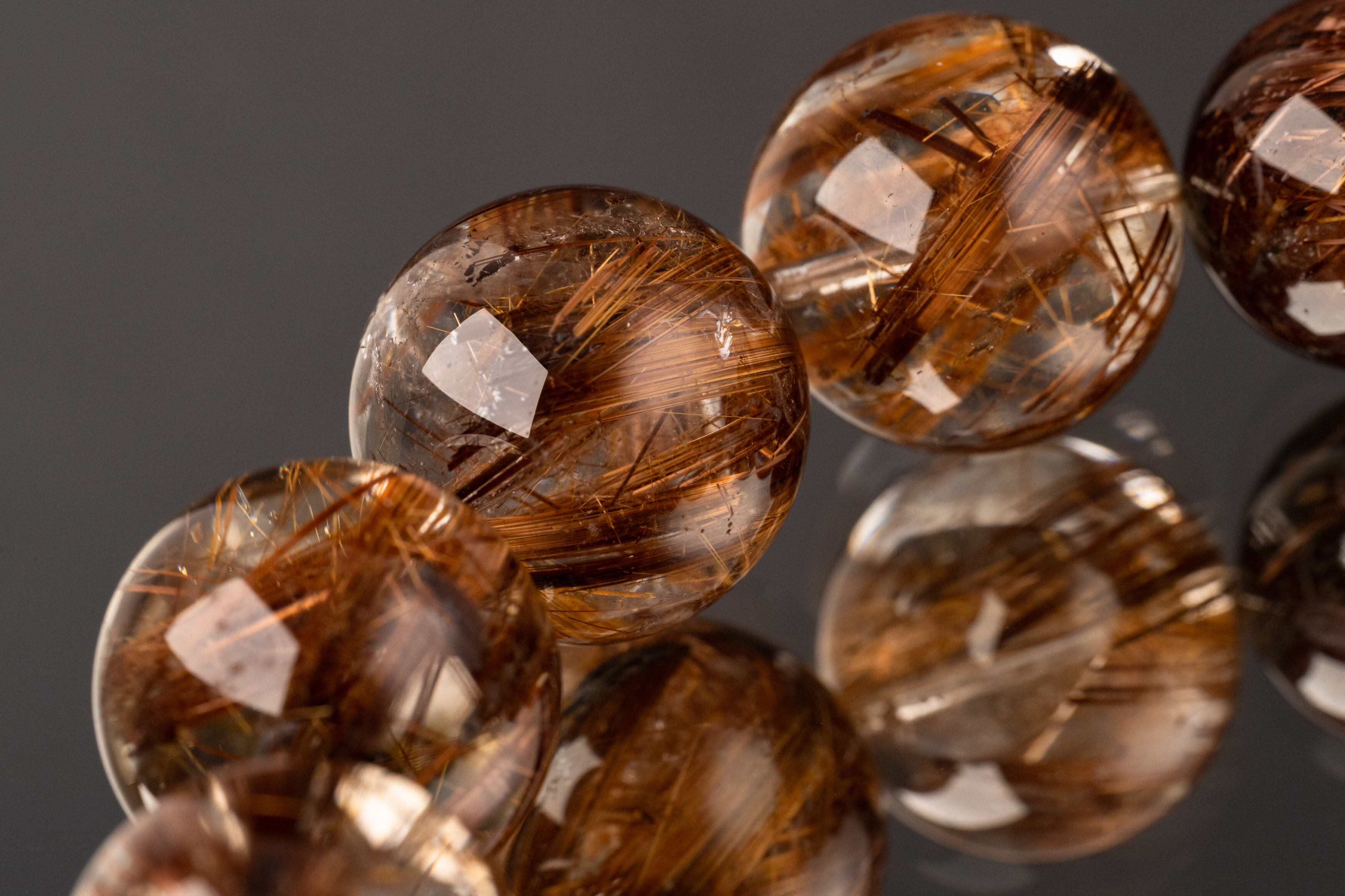 ルチル　　　スモーキータイチンルチル　1,700g 原石 スモーキー・ルチルクォーツ原石(A28)