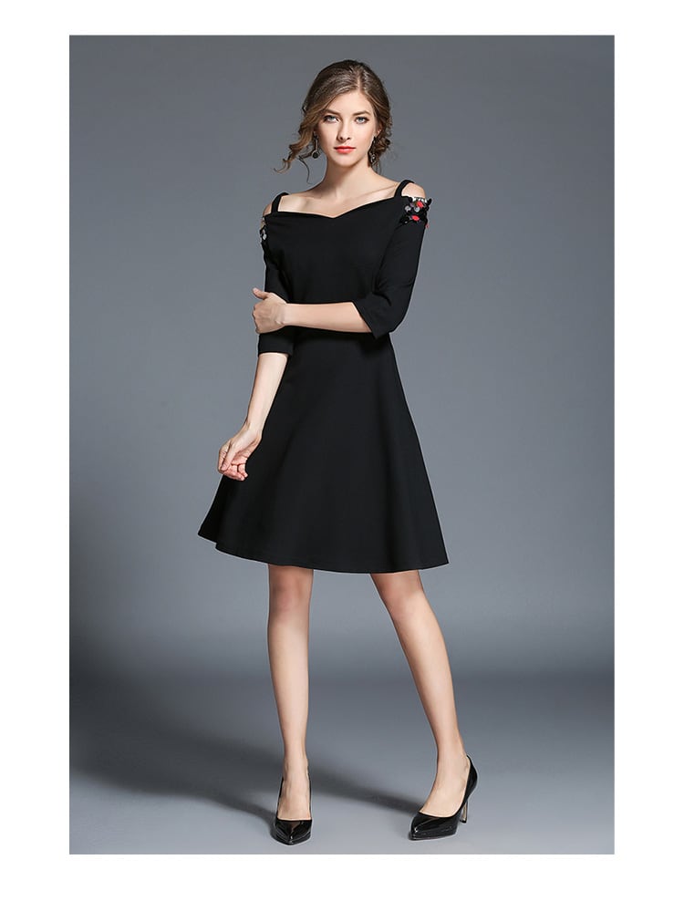 肩紐付きオフショルダーワンピース