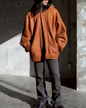 mouton hooded jacket / hidden front placket