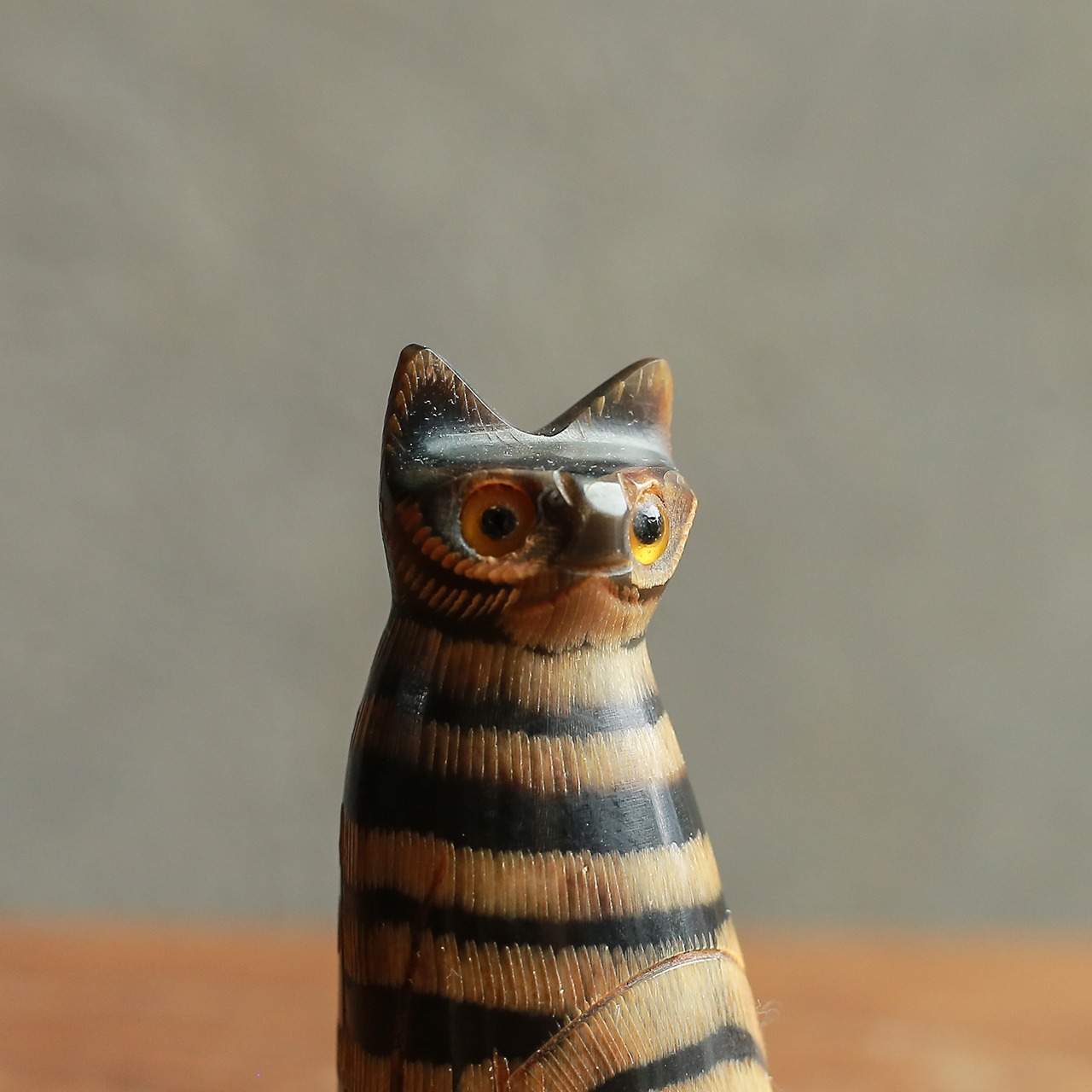 水牛の角から生まれた、艷やかなしま猫 9