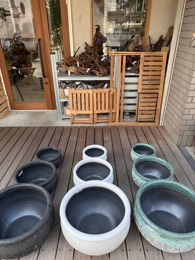 【睡蓮鉢、小サイズ、送料無料】オリジナル睡蓮鉢！外側柄つき！内側黒塗装（直径25㌢高さ16㌢、満水5㍑）