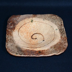 鼠志野渦四方皿　20ｃｍ　美濃焼　早蕨窯　佐藤和次