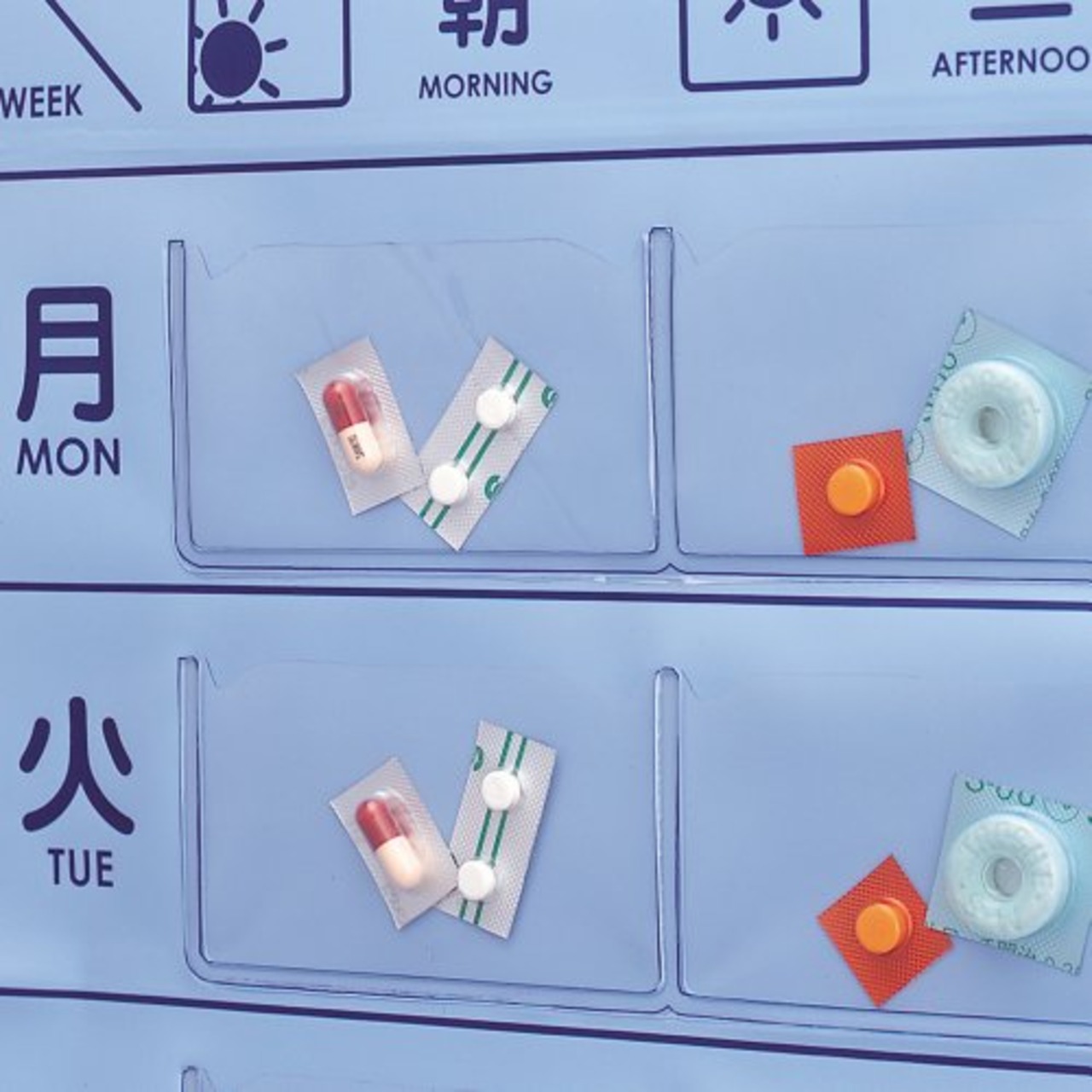 リヒトラブ 薬入れ おくすりポケット1週間 お薬カレンダー HM592