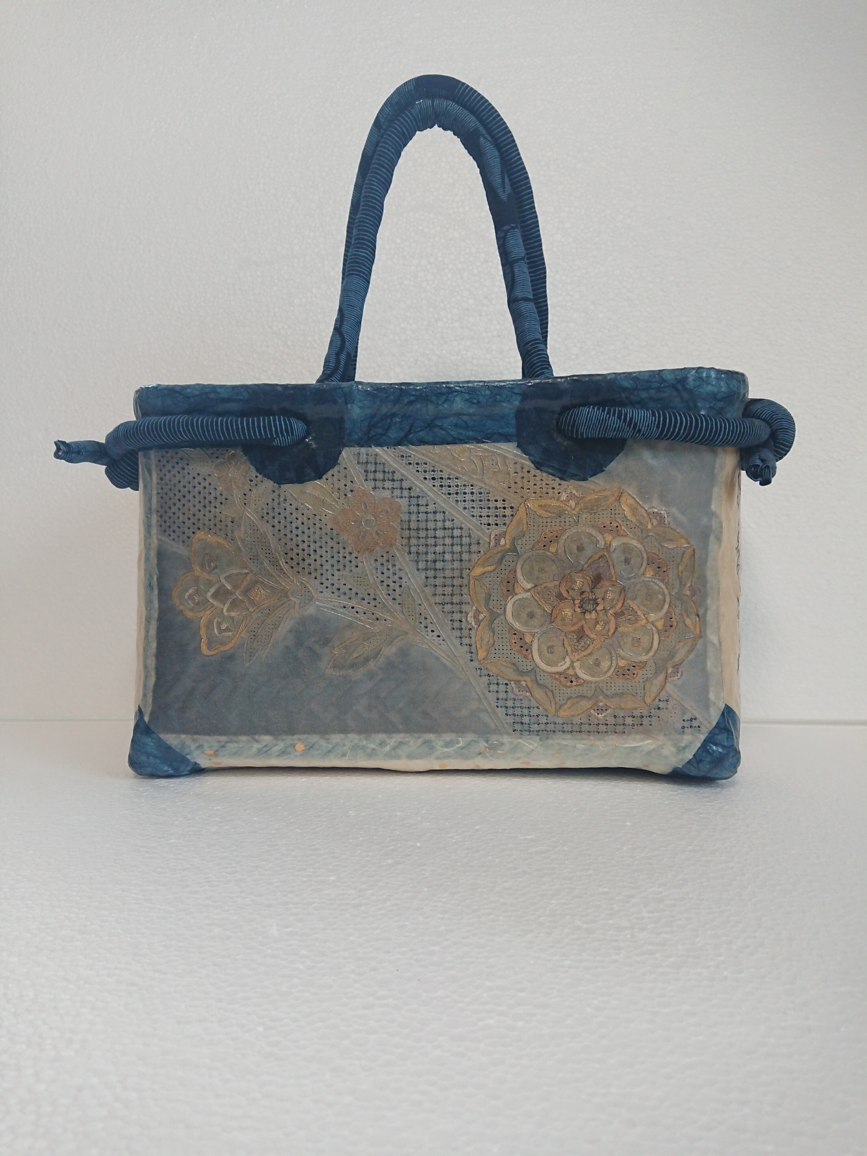 帯刺繍ボタン一閑張りバック No.27一閑張り かごバッグ ささら刺繍 相良刺繍風帯 幾何学花
