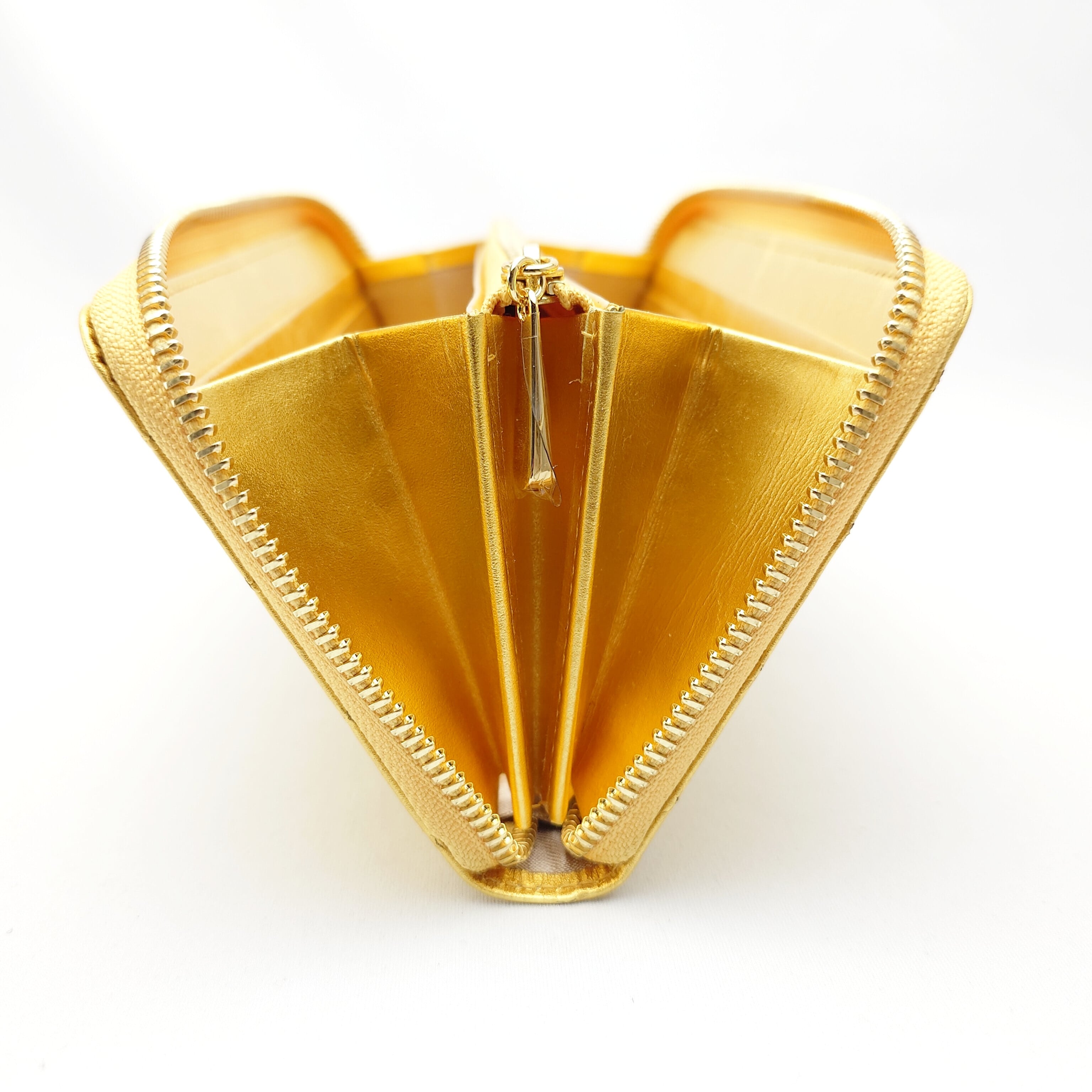 ス*ん様 ccロゴ 長財布 イエロー キルティング ゴールド金具 上品 高見え ラウンド長財布（A）金箔クロコダイル柄 ／ ゴールド財布 | EARSH GOLD
