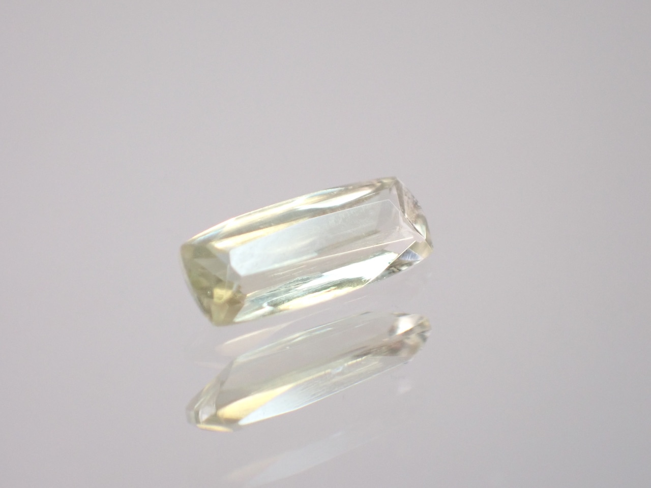 トルコ産カラーチェンジダイアスポア　0.74ct　[C11-182]