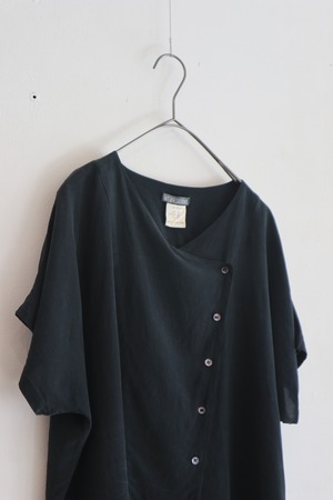 kasane button silk tops
