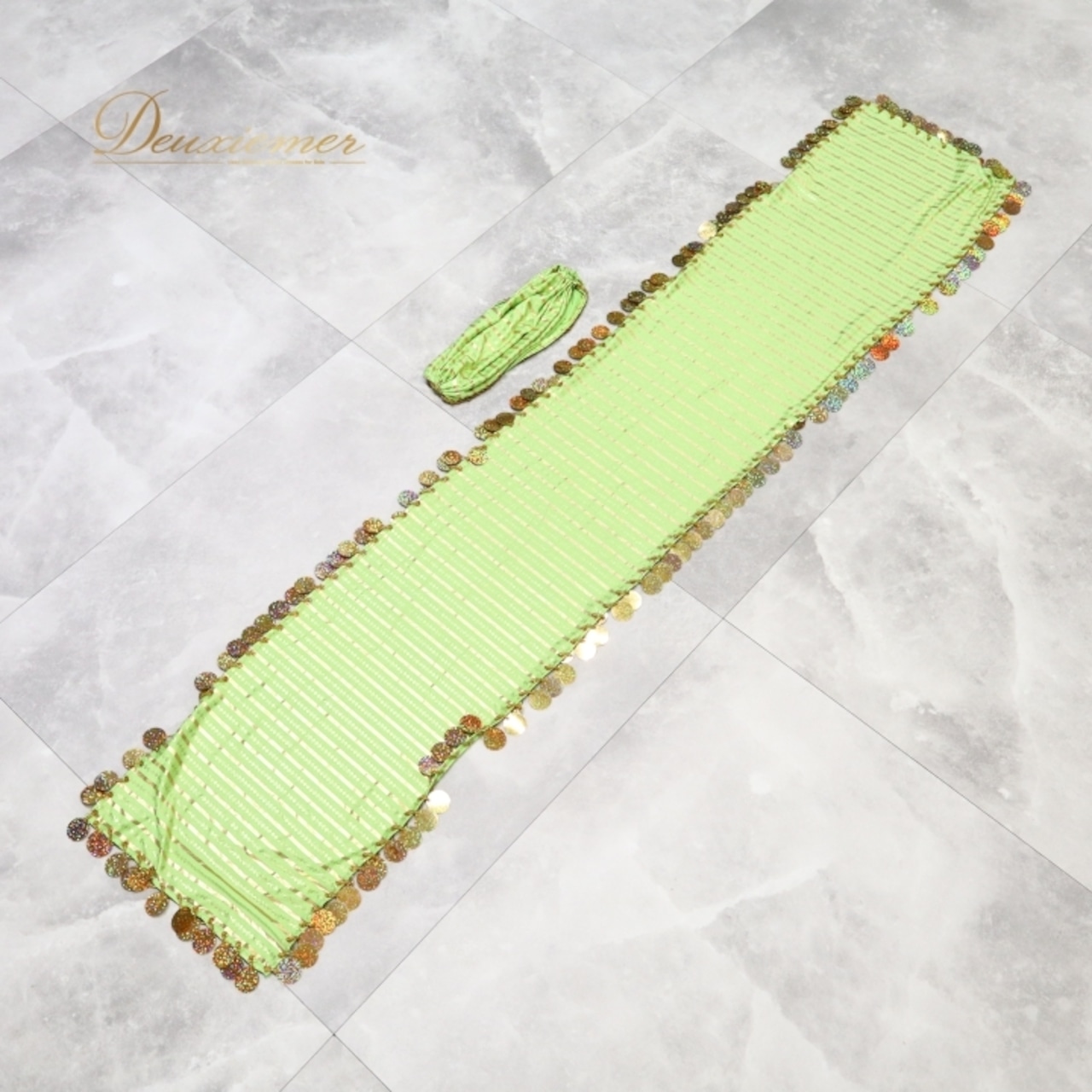 ベリーダンス 衣装 サイーディドレス グリーン系 ワンピース ドレス ヒップスカーフ ヘッドアクセサリー 頭飾り 黄緑 緑 金 ストライプ柄 スパンコール ビーズ 豪華 装飾 華やか バラディ キラキラ 煌びやか 3点 セット ストレッチ 伸縮 ゴールド系