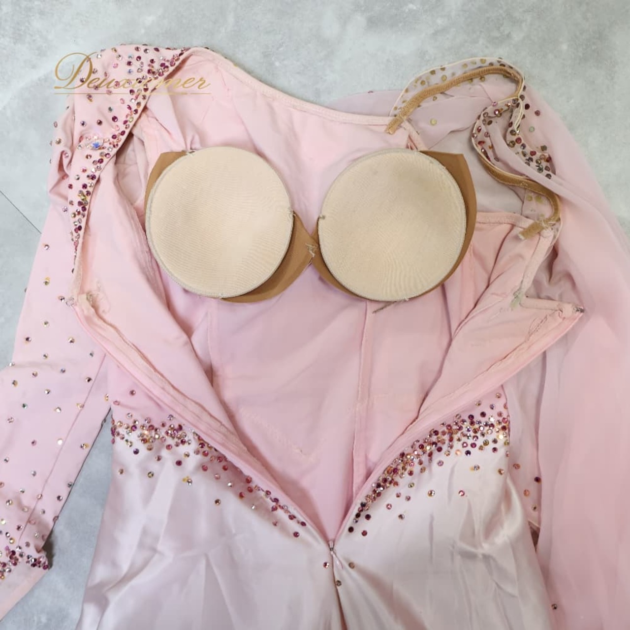 社交ダンス 衣装 ドレス ワンピース ピンク系 フロート レース フリル かわいい 女性らしい ふんわり 桜ピンク ビジュー ラインストーン キラキラ デモ 競技用 ふんわり ダンス衣装 イベント 舞台