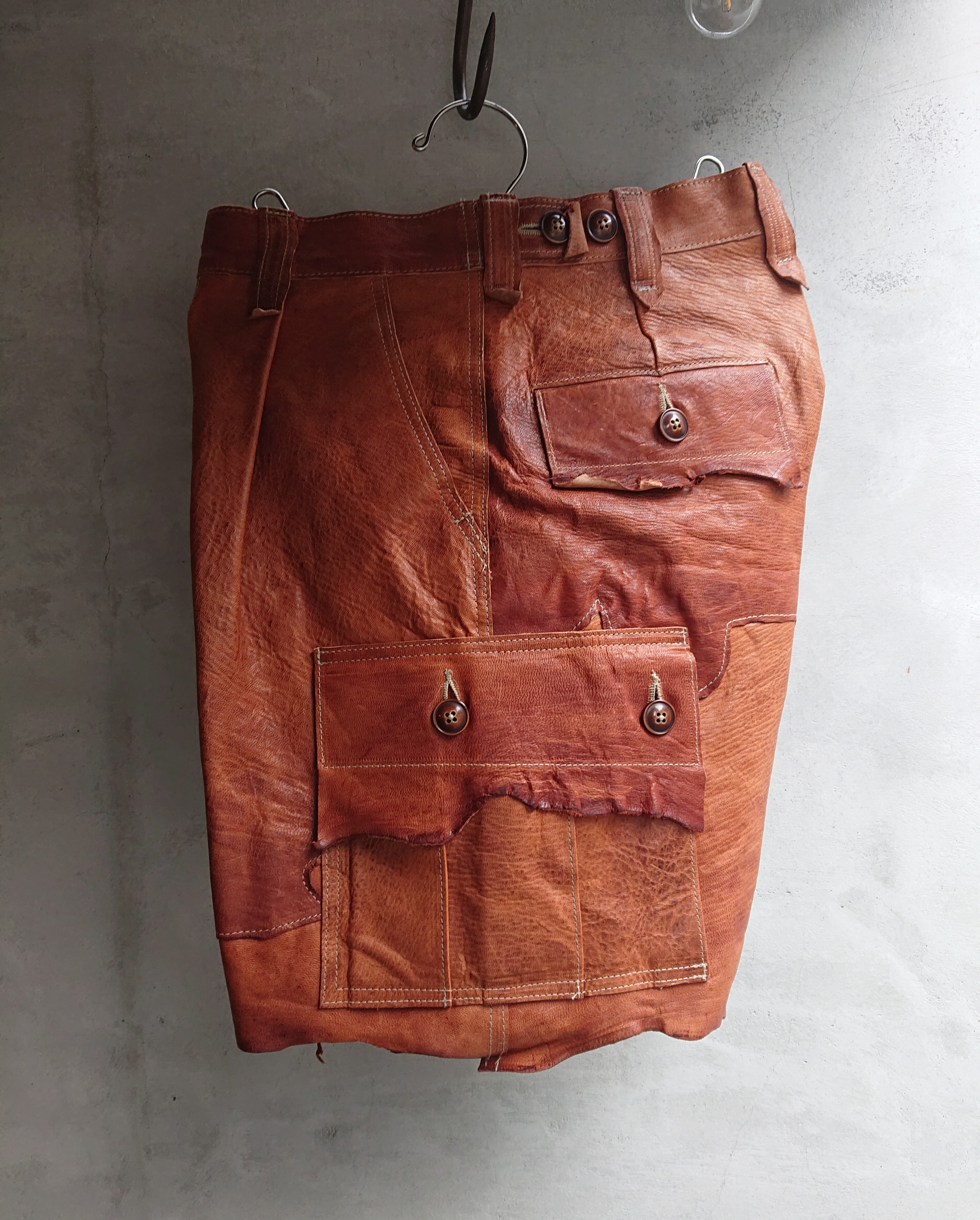 GOODKARMA DEVELOPMENT Lather Cargo Shorts LAZY T-Brown Color | BOW