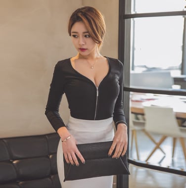 胸元のVネックがSEXY＆フェミニン★フロントジップトップス/カットソー ブラック