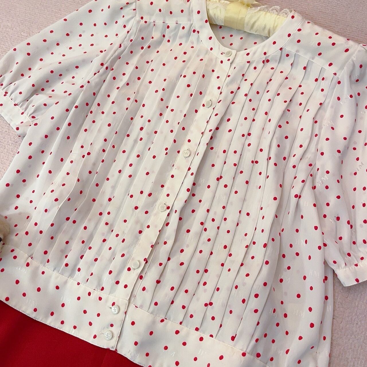 red dot pleats white blouse