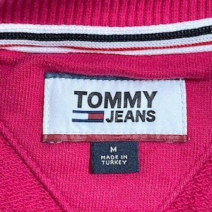 【TOMMY JEANS】 トルコ製 刺繍ロゴ スウェット トレーナー プルオーバー マゼンダ ショッキングピンク M トミージーンズ TOMMY HILFIGER トミーヒルフィガー US古着