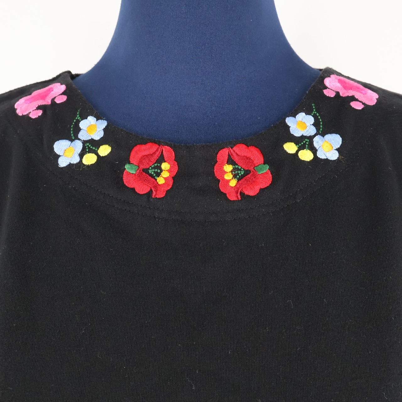 【フォークダンス衣装 3点セット】AURORA トップス まとめ売り ホワイト ブラック 刺繍 花柄 リボン 白 黒 セット かわいい