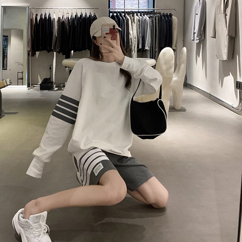 スタイルの長袖の白いセーターの女性の春と秋のストライプのルーズプルオーバージャケット2020新しいミドル丈の薄いトップ ブラックストロベリース27565190020