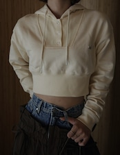 【 ELOOPS 】クロップドフーディ/ ベージュ