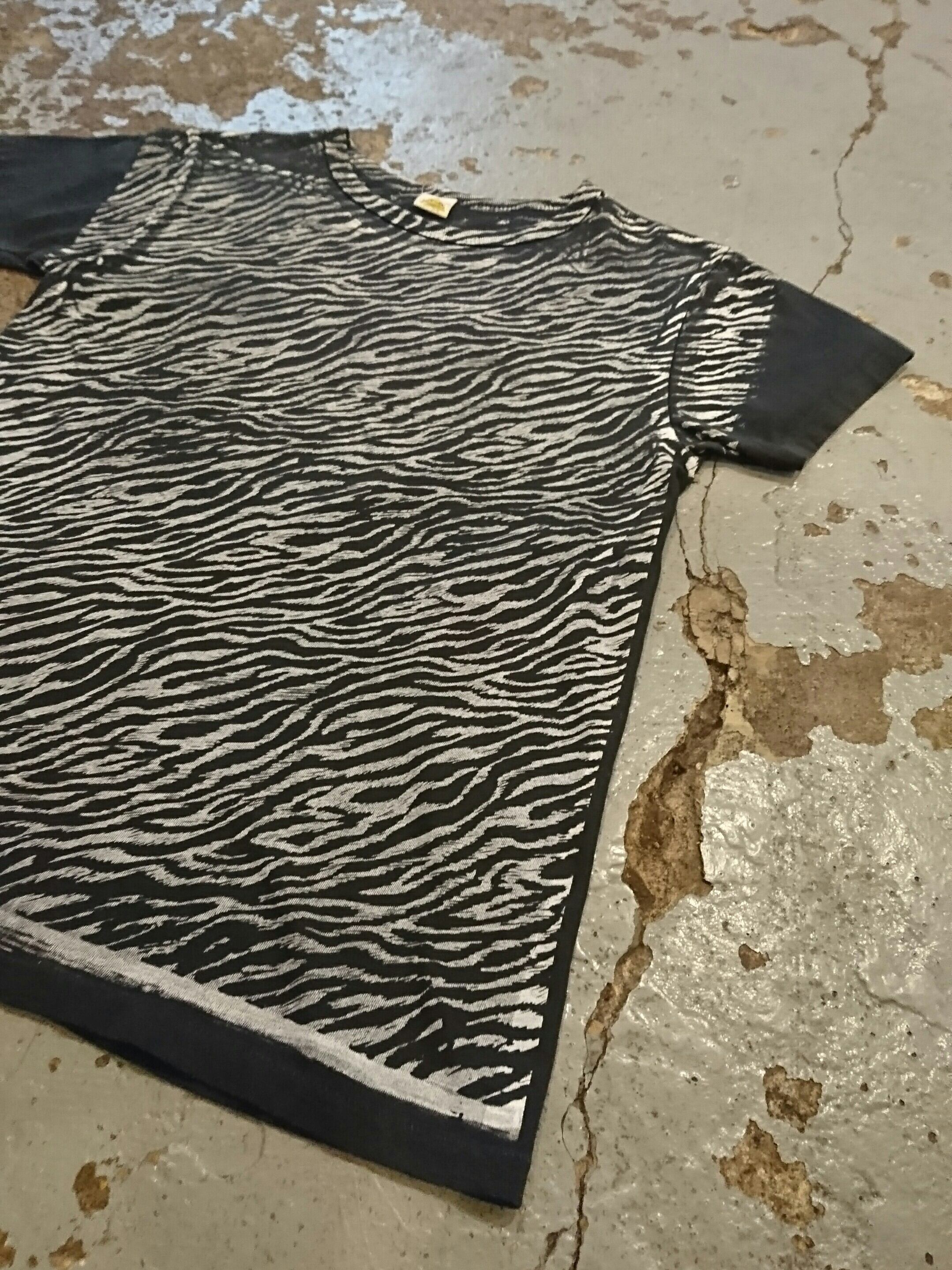 FILTH MART "ZEBRA TEE" Color BLACK
