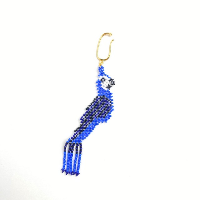 ブラジル先住民族 　インコ　ビーズ イヤーカフ　片耳のみ　ブルー