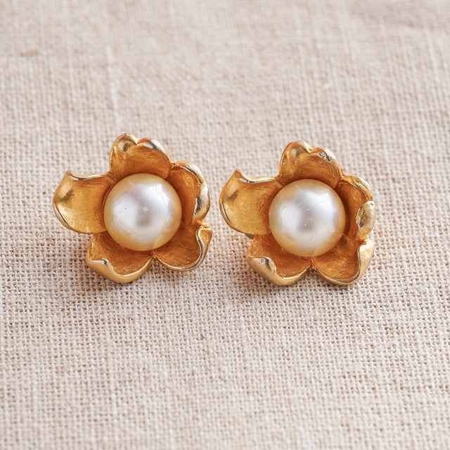 Christmas Marche 2025: 25 floral motif pearl earrings