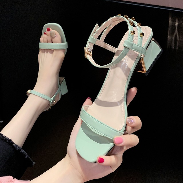 女性のサンダル女性の潮2020新しい夏のファッションスクエアヘッド厚い赤の赤い妖精のスタイルのローマの靴の女性 部族の婦人靴6790679