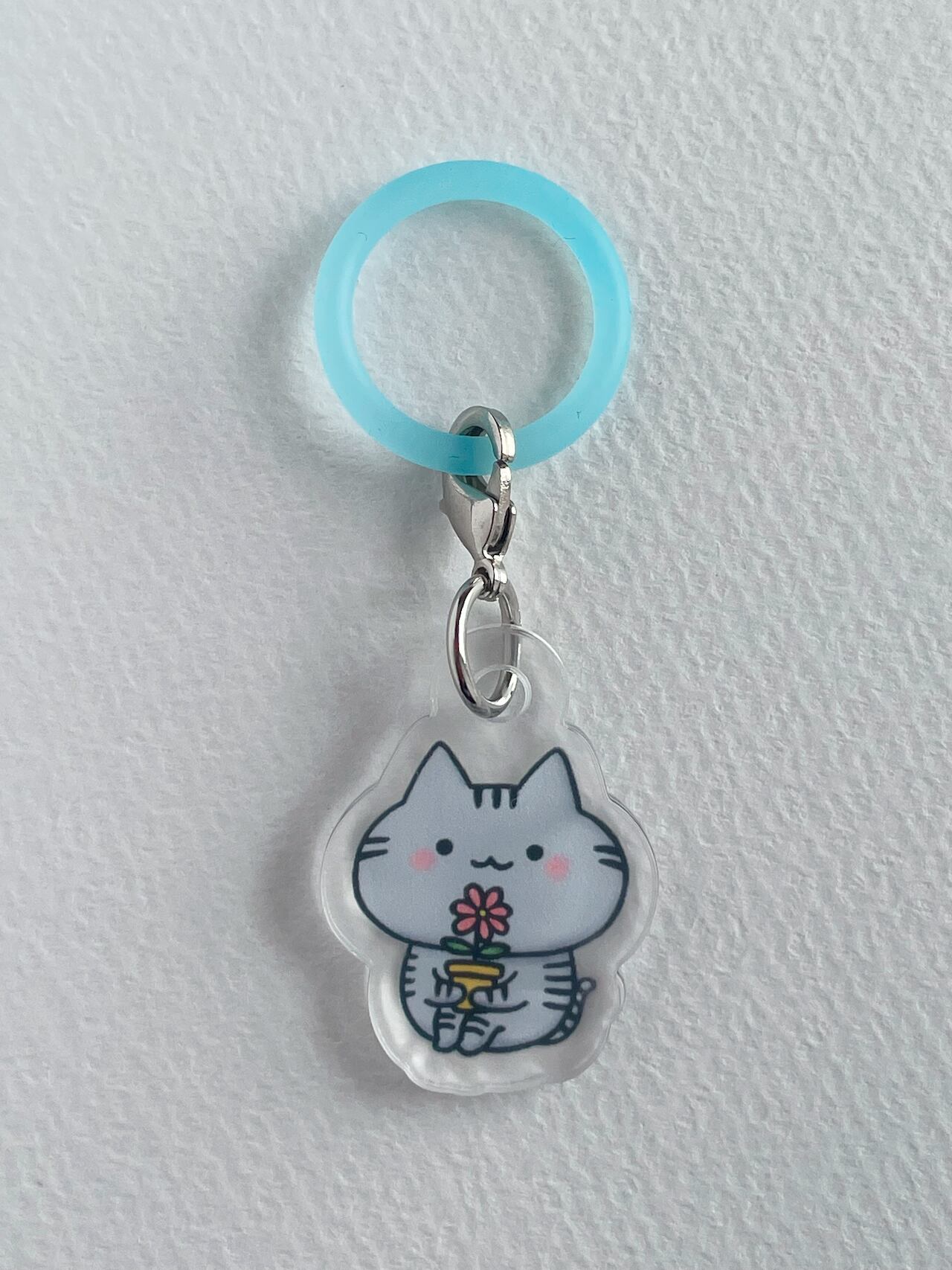 めじるしアクセサリー 【 サバトラ と お花 】おすわりねこチャーム