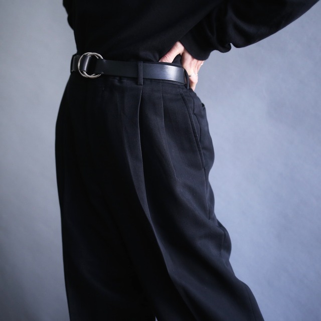 2-tuck tapered silhouette black wide slacks