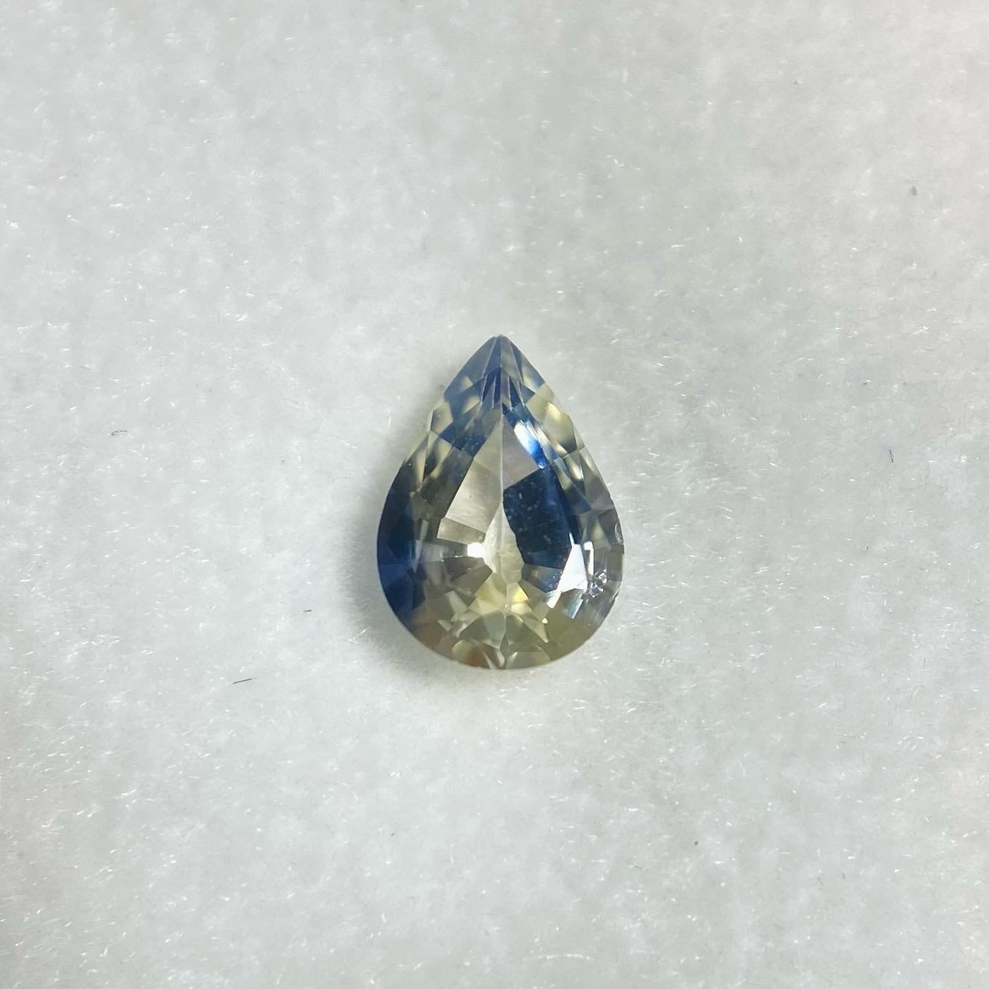 真珠の耳飾りの少女のようなカラーのサファイア