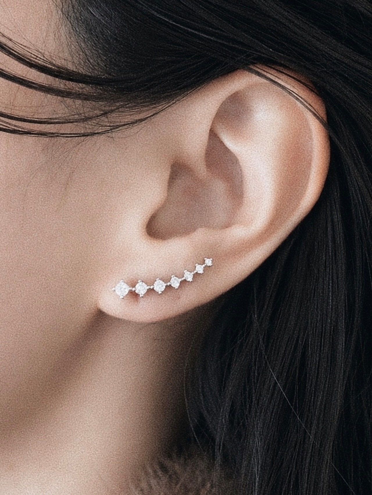 LINE STONE PIERCE