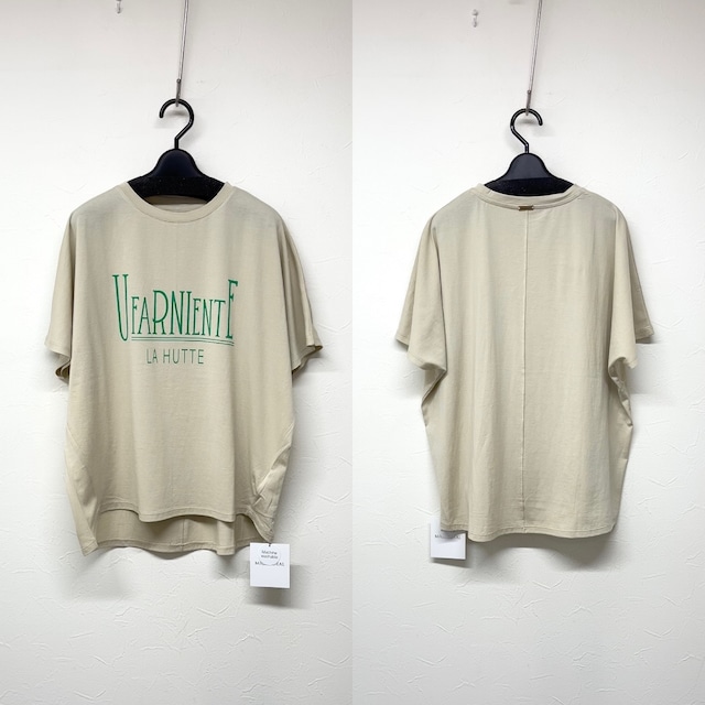 【MICA&DEAL/マイカアンドディール】"UFARNIENTE"ロゴTシャツ(ライトベージュ)