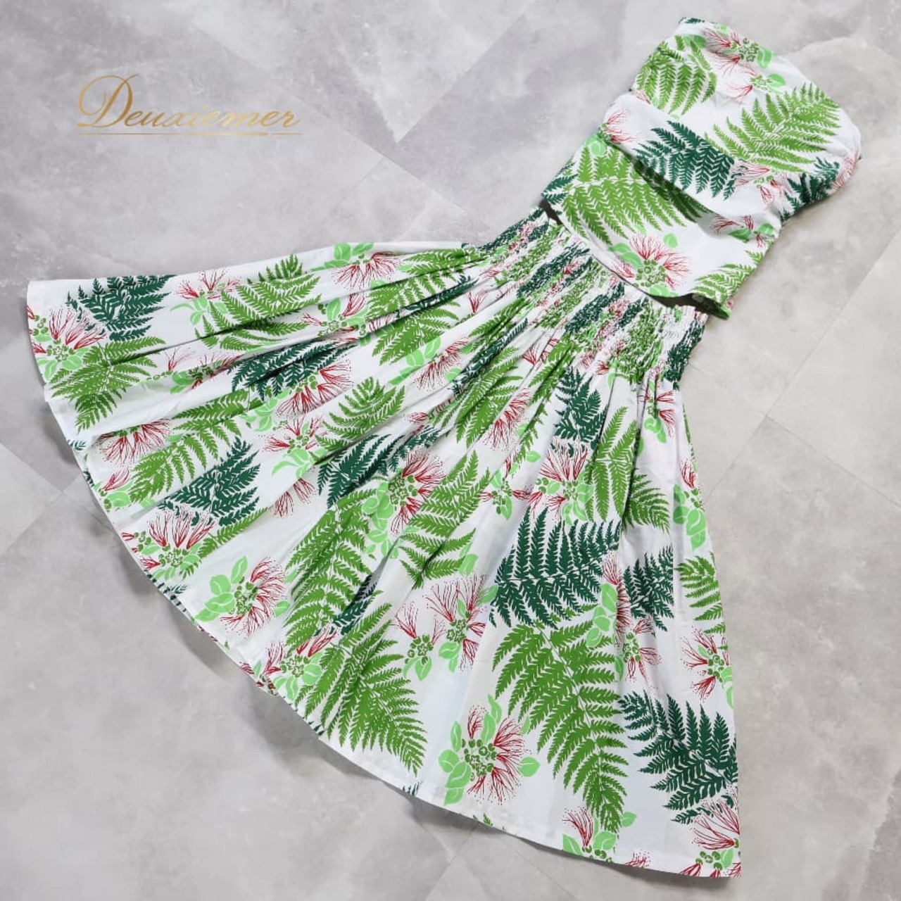 フラダンス 衣装 ALOHA STANDARDS アロハスタンダード ツーピース セットアップ 上下セット ホワイト系 日本製 チューブトップ シングル シンプル かわいい 華やか 鮮やか 明るい ハワイアン アロハ ハワイアンプリント ダンス レッスン 練習