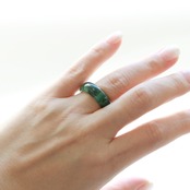 【16.5号】定番美しい天然濃緑翡翠リング  くり抜き甲丸リング A貨翡翠 jd_rg1182