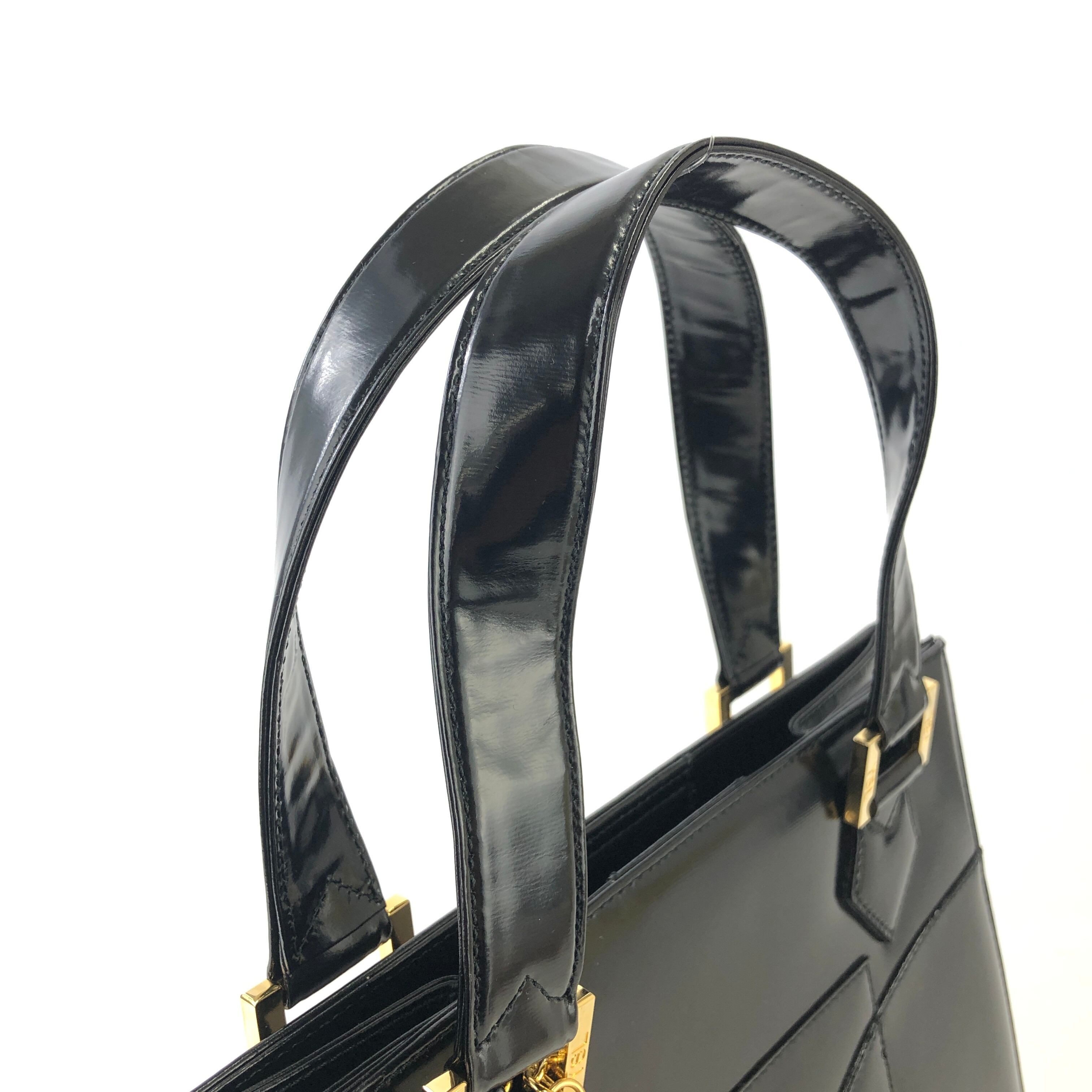 Yves Saint Laurent イヴ ・サンローラン YSLチャーム カサンドラ