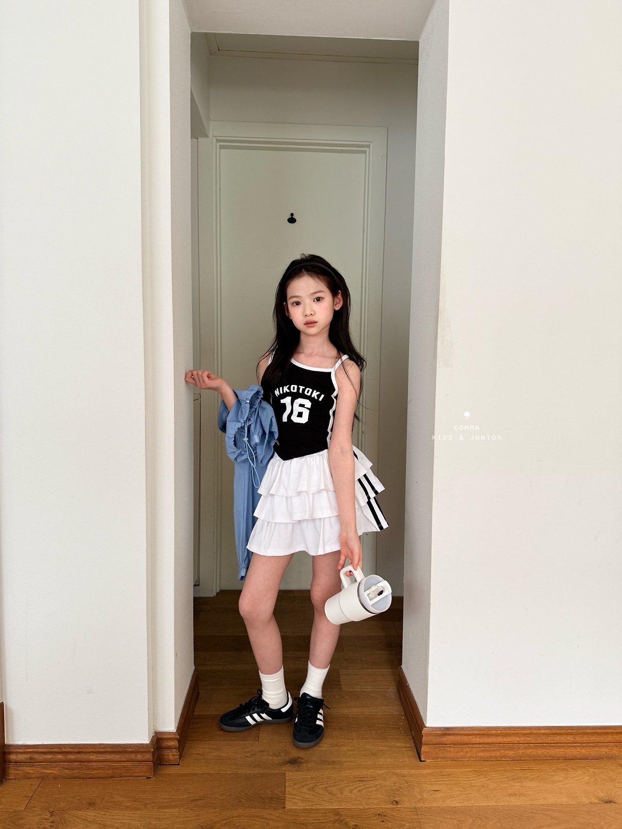 [COMMA] V-T Sleeveless / [콤마] 브이띠나시