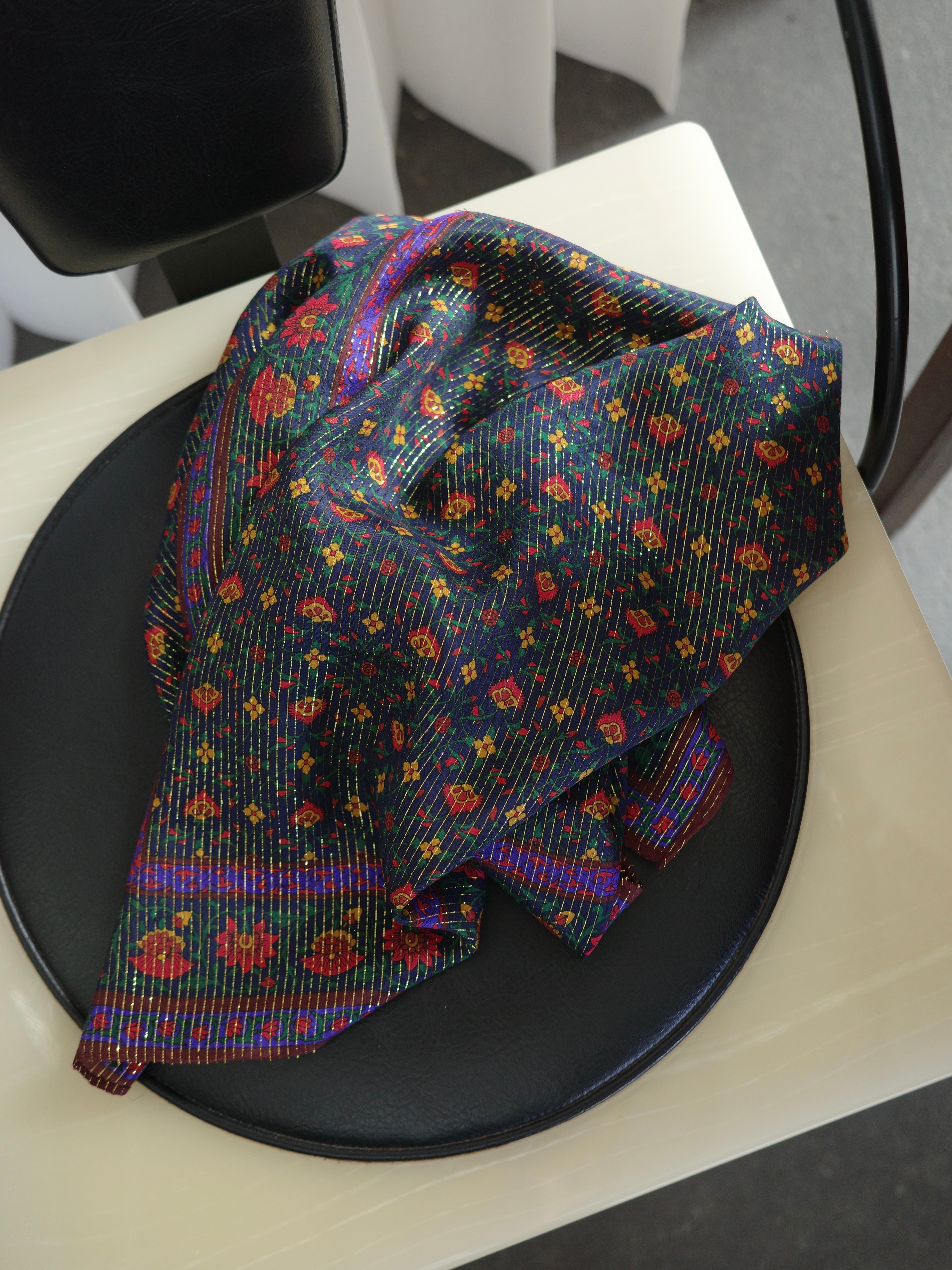 <vintage>gold line flower silk scarf