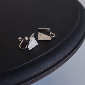 square earring / m
