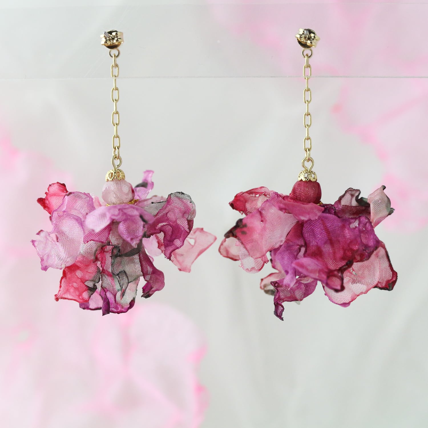 線香花火 さくら色｜オーガンジーのタッセル風チェーン花ピアス