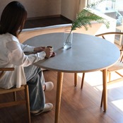 Round Dining table