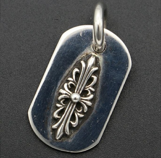 CHROME HEARTS クロムハーツ スモール ドッグタグ レイズド フローラルクロス