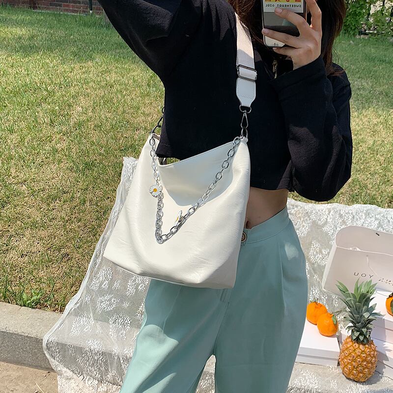 夏のビッグバッグ女性のバッグ2020新しいタイドネットレッドファッションチェーンショルダーメッセンジャーバッグワイルドワイルドトートバッグ Tiancai_Wing_Bag6518221